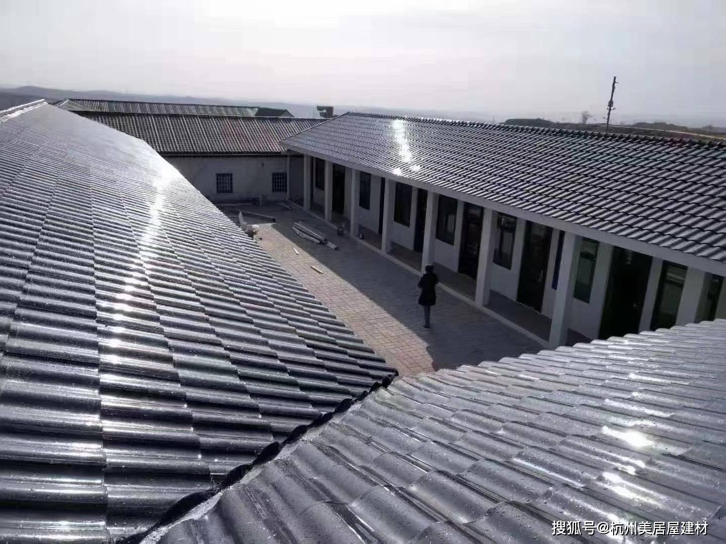 美學(xué)光伏屋頂 太陽能發(fā)電瓦的建材優(yōu)勢與技術(shù)應(yīng)用